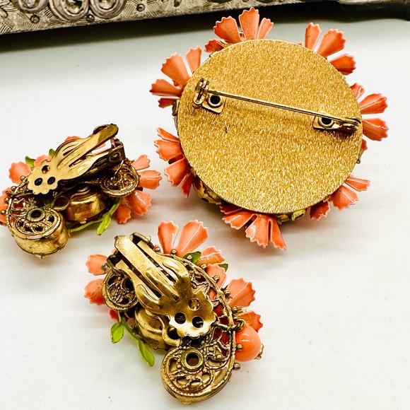 Rare Vintage Enamel Salmon Flower Demi Brooch Set - Picture 7 of 16